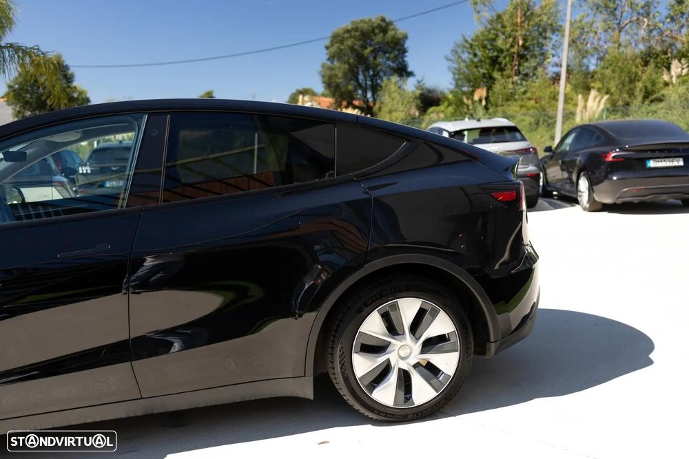 Tesla Model Y Standard - 10