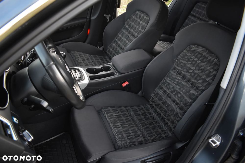 Audi A4 Limousine - 11