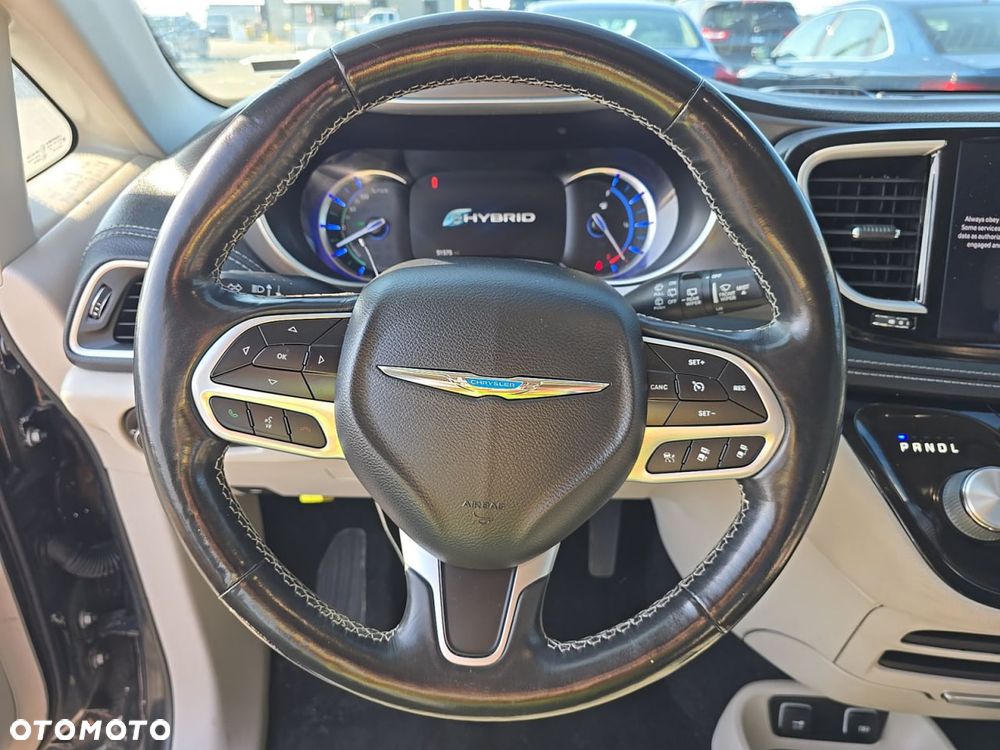 Chrysler Pacifica - 8