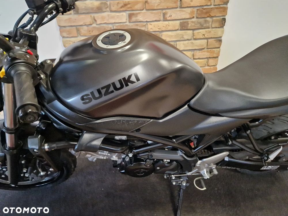 Suzuki SV - 18