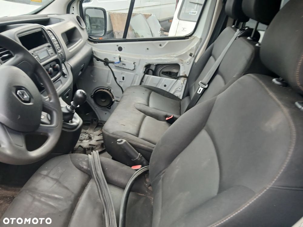 renault trafic III fotel fotele kanapa deska kokpit podsufitka boczek boczki klamka podłokietnik licznik - 4