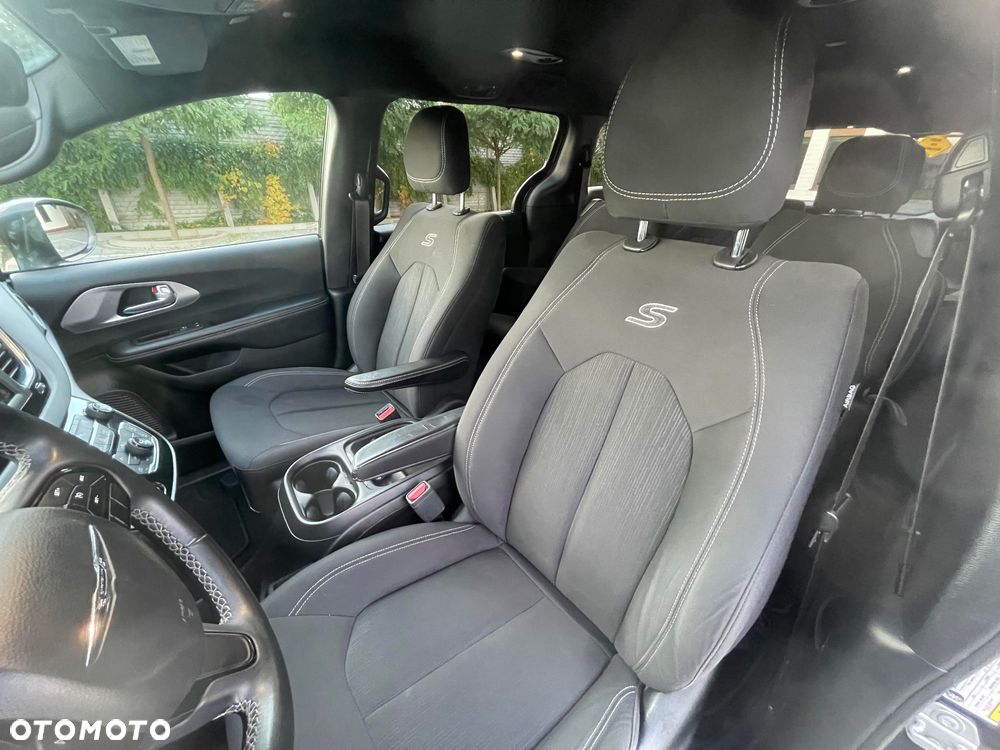 Chrysler Pacifica - 10