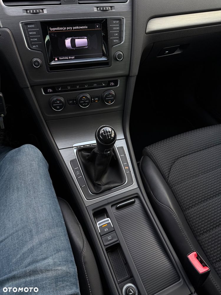 Volkswagen Golf 1.2 TSI BMT Trendline Perfectline - 23