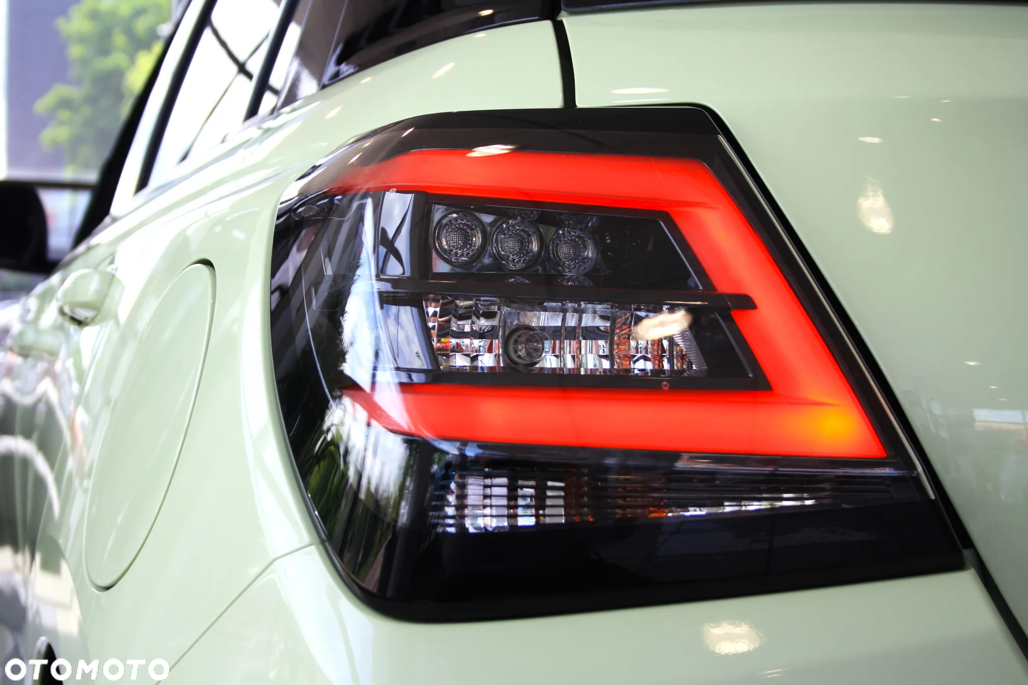 Suzuki Swift 1.2 Dualjet SHVS Premium Plus CVT - 4