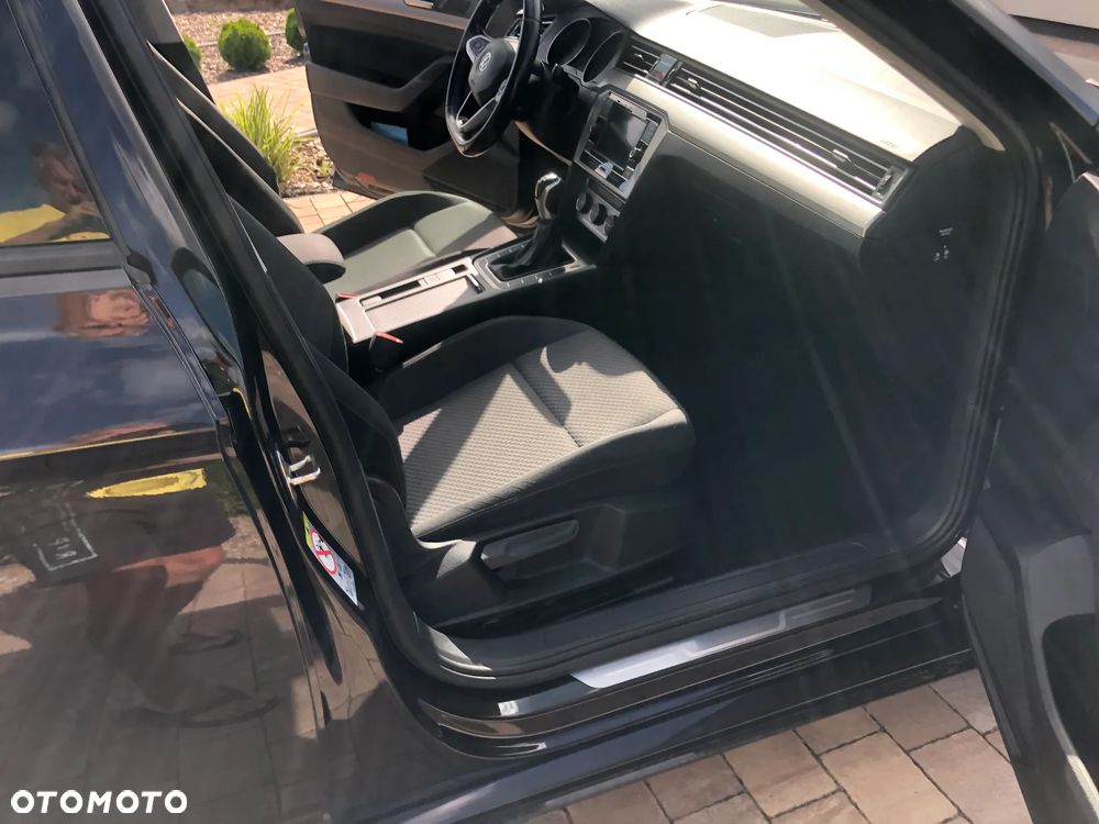 Volkswagen Passat 2.0 TDI SCR Comfortline - 11