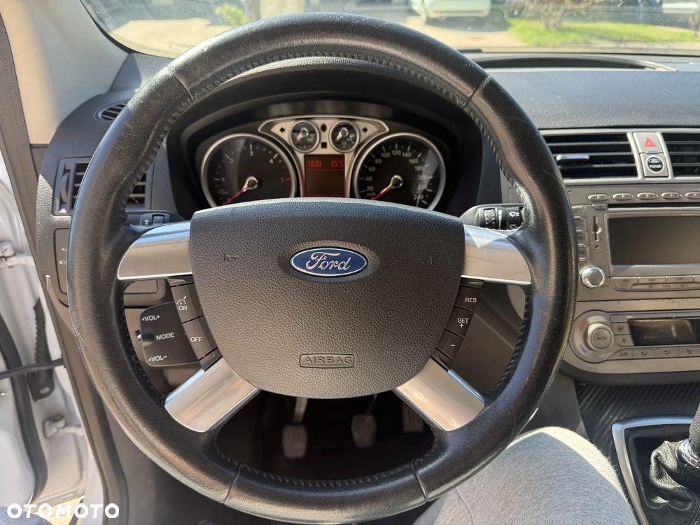 Ford Kuga 2.0 TDCi Titanium FWD - 12
