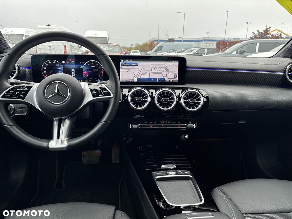 Mercedes-Benz CLA 180 Progressive 7G-DCT - 16