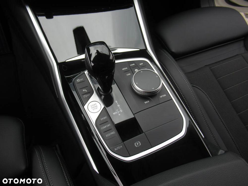 BMW Seria 3 318i Sport Line - 15