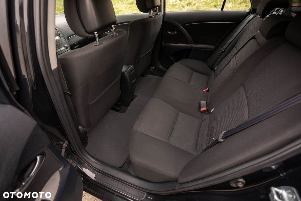 Toyota Avensis 1.8 Comfort - 17