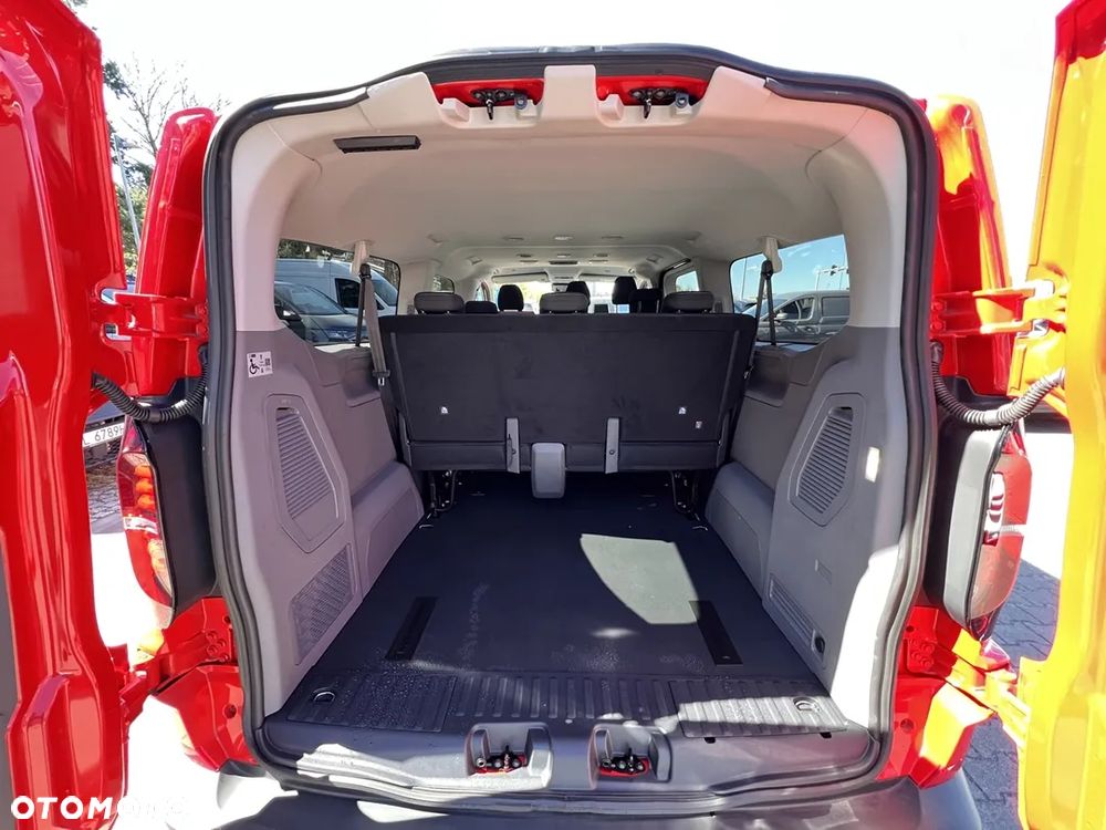 Volkswagen Caravelle - 10