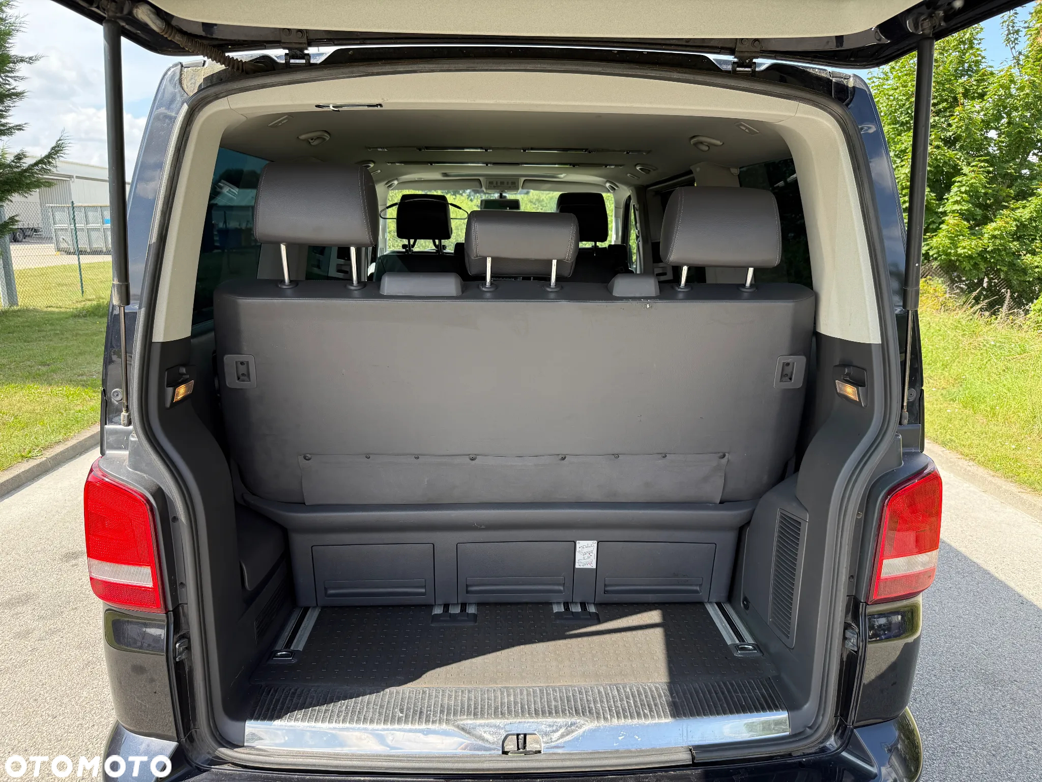 Volkswagen Multivan - 9