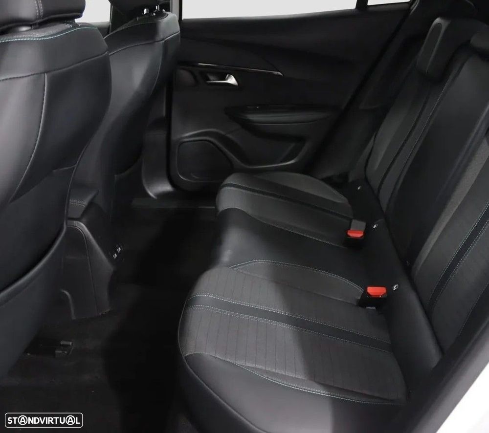 Peugeot 2008 1.2 PureTech Allure EAT8 - 8