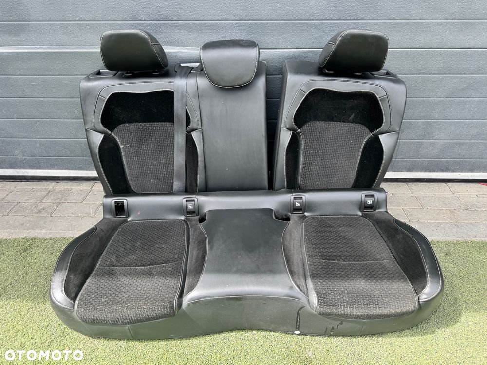 RENAULT MEGANE IV HB EUROPA KANAPA TYŁ ORYGINAŁ - 1