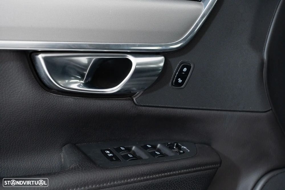 Volvo V90 2.0 T6 PHEV Inscription Expression AWD - 29