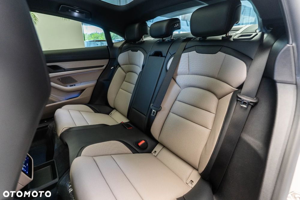 Porsche Taycan 4 - 13