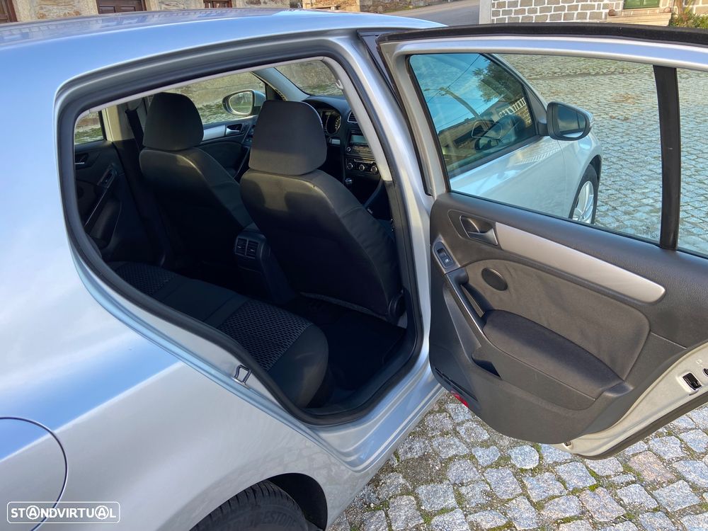 VW Golf 2.0 TDi Confortline - 14