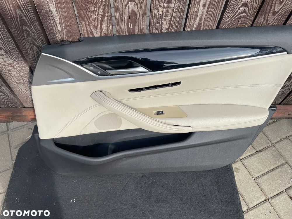 BMW 5 G30 G31 tapicerka boczek panel drzwi prawy przód przedni