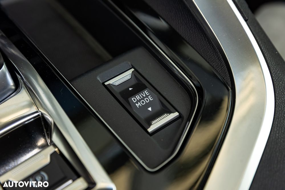 Peugeot 3008 PHEV EAT8 4X4 GT Pack - 38
