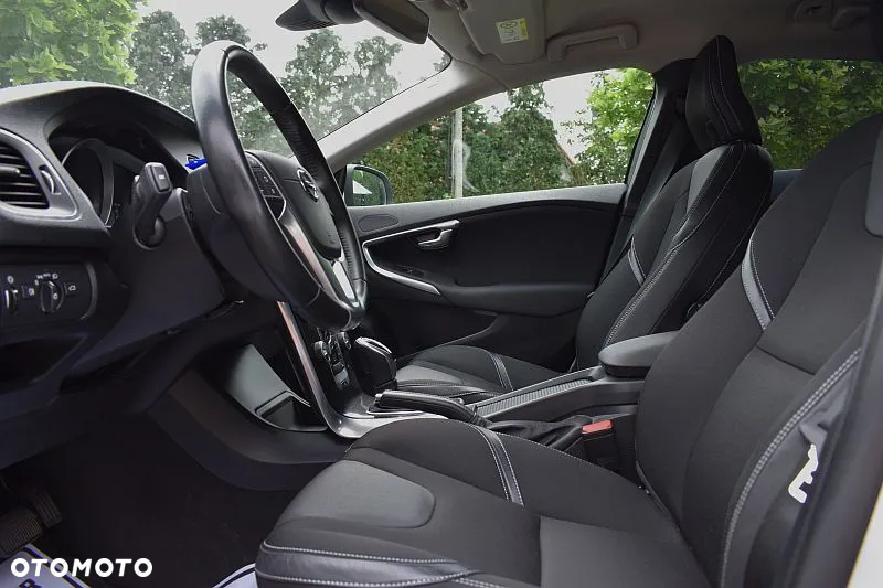 Volvo V40 T2 Geartronic Summum - 10