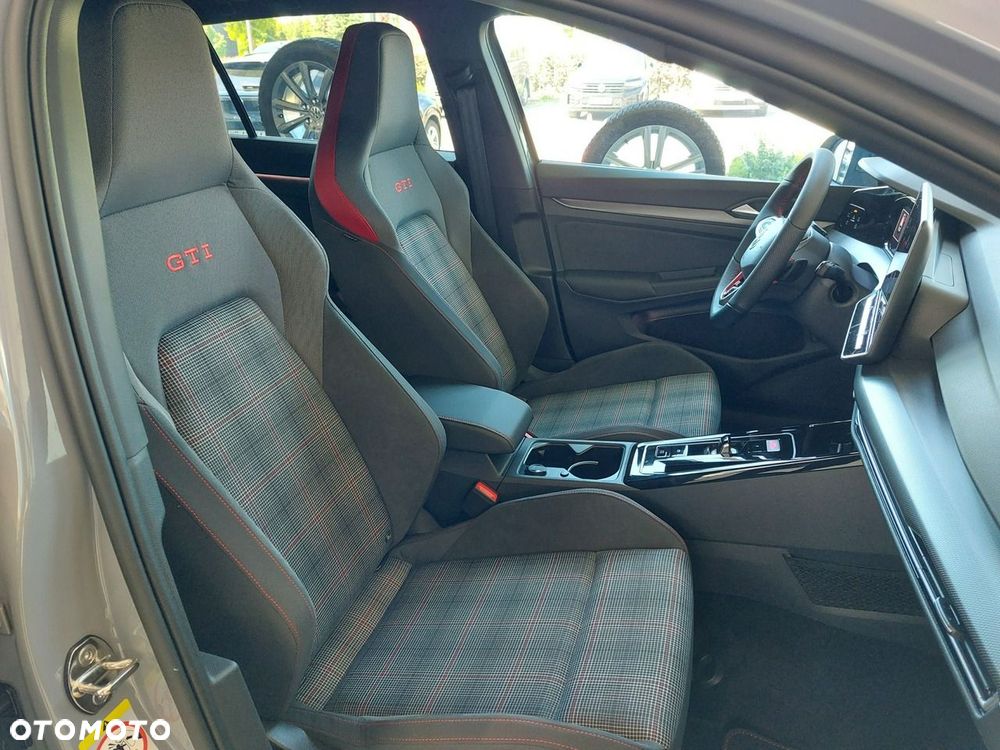 Volkswagen Golf - 13