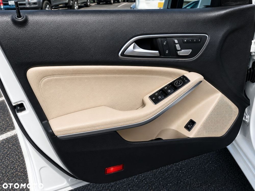 Mercedes-Benz CLA 250 4-Matic AMG Line - 16