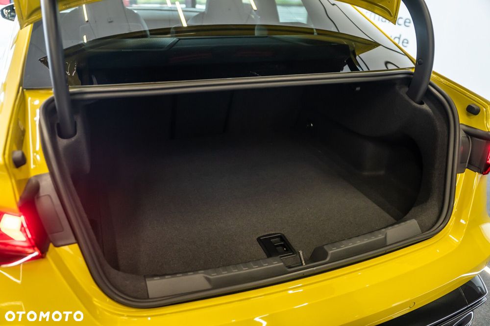 Audi RS3 Limousine - 9