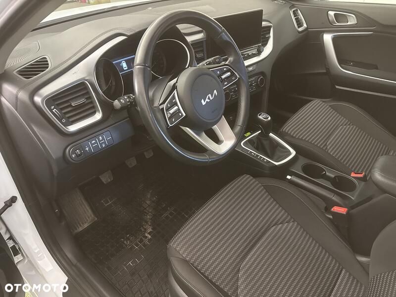 Kia Ceed 1.5 T-GDI M - 10
