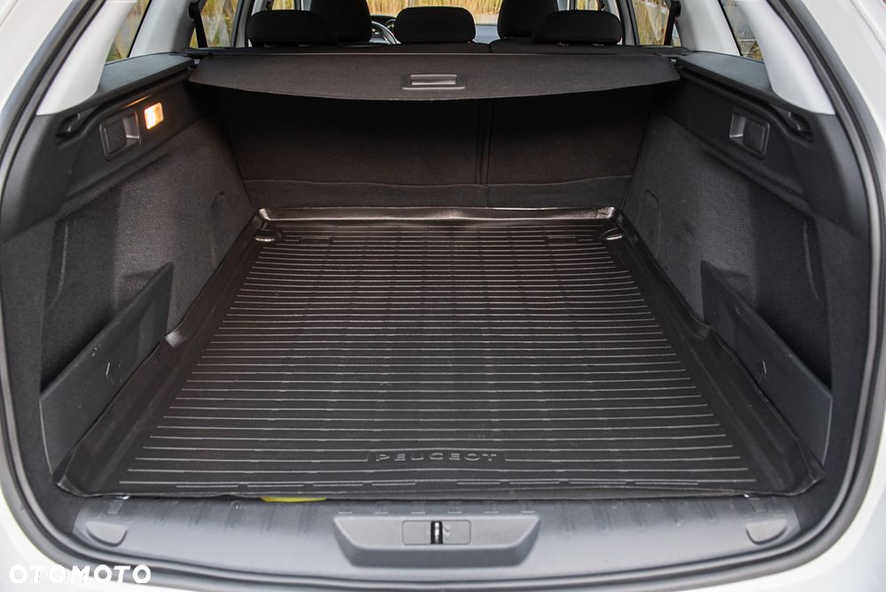 Peugeot 308 1.5 BlueHDi Allure Pack S&S - 26