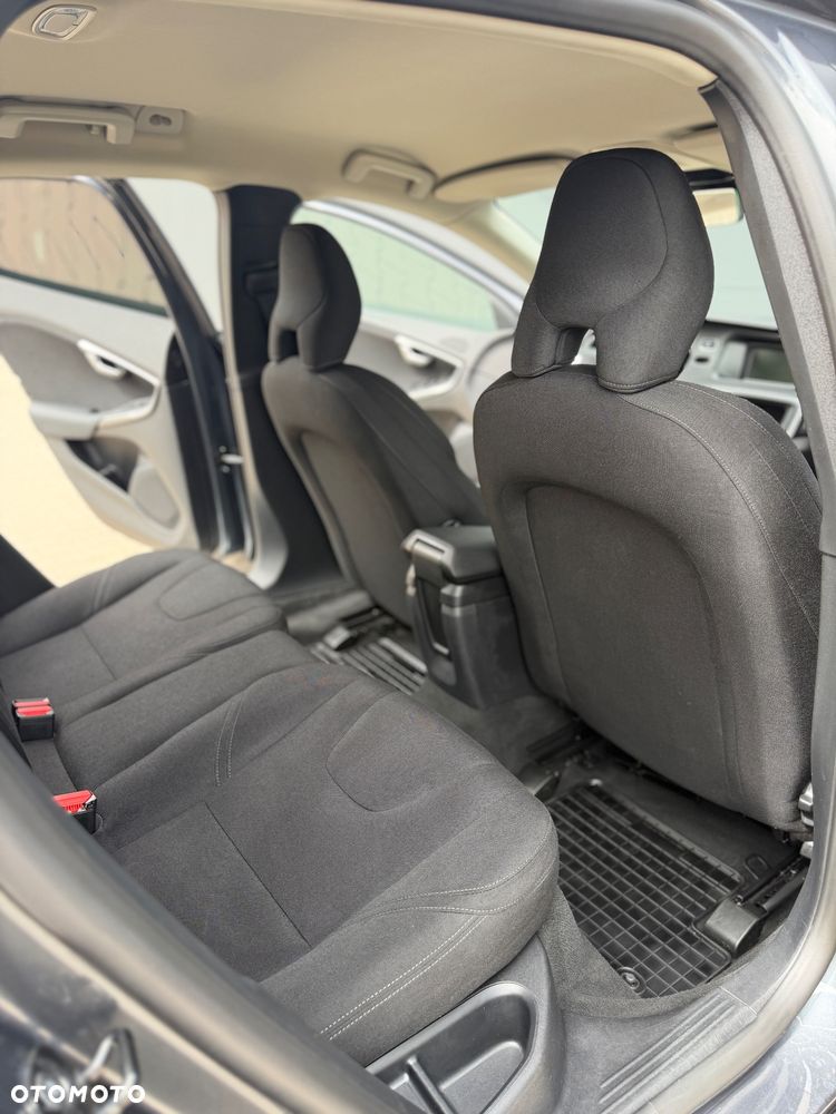 Volvo V40 T3 Momentum - 21