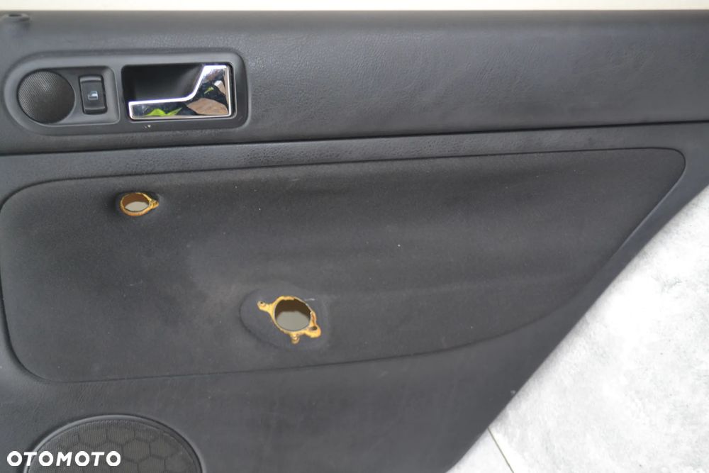 VW GOLF IV BORA KOMBI TAPICERKA DRZWI BOCZEK PRAWY TYŁ CZARNY - 3