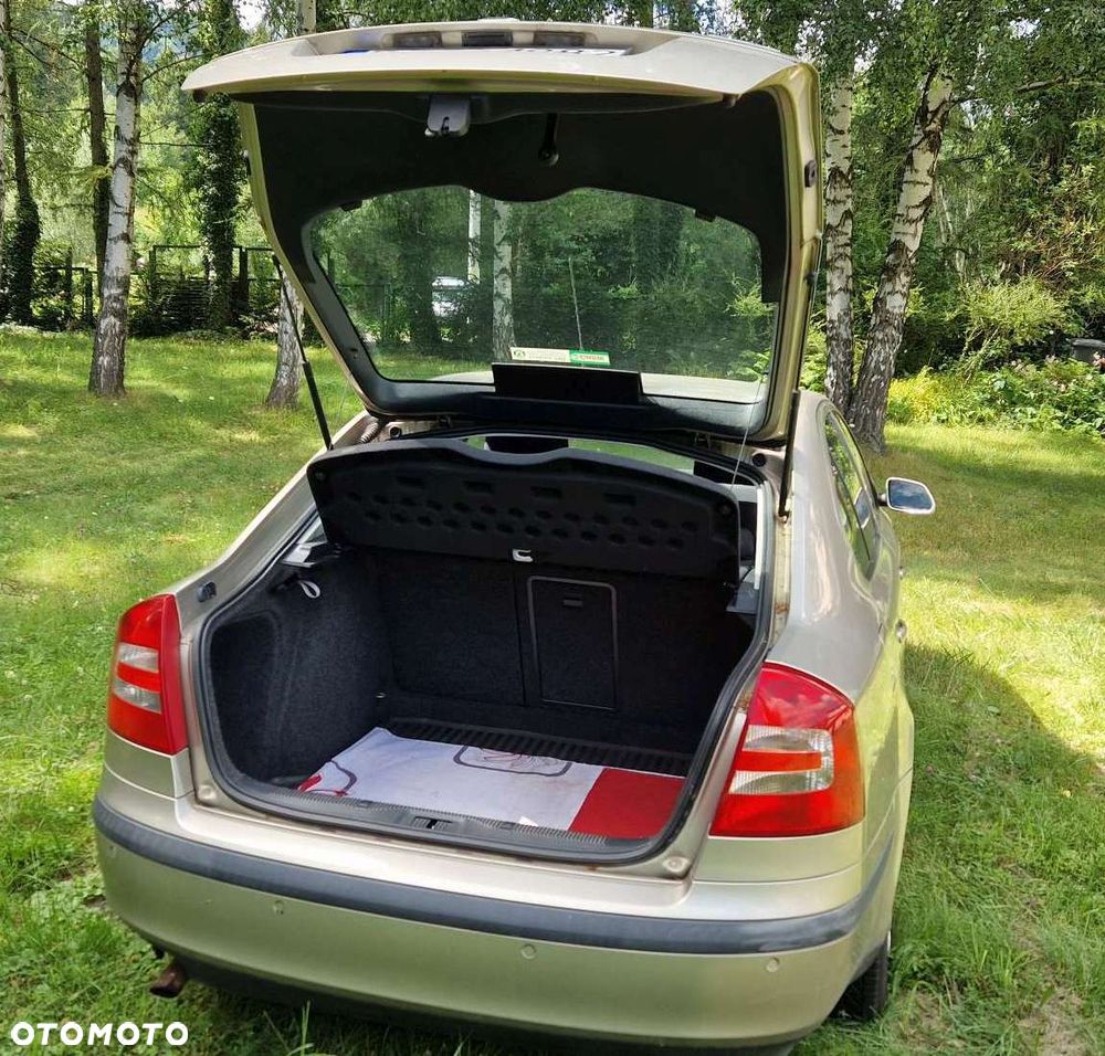 Skoda Octavia 1.6 Ambiente - 14