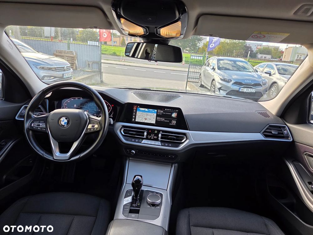 BMW Seria 3 320d xDrive Advantage - 12