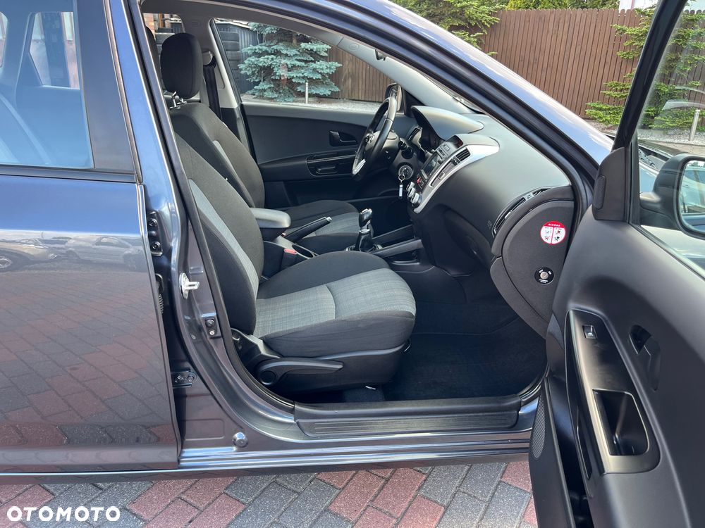 Kia Ceed 1.4 CVVT Attract - 27