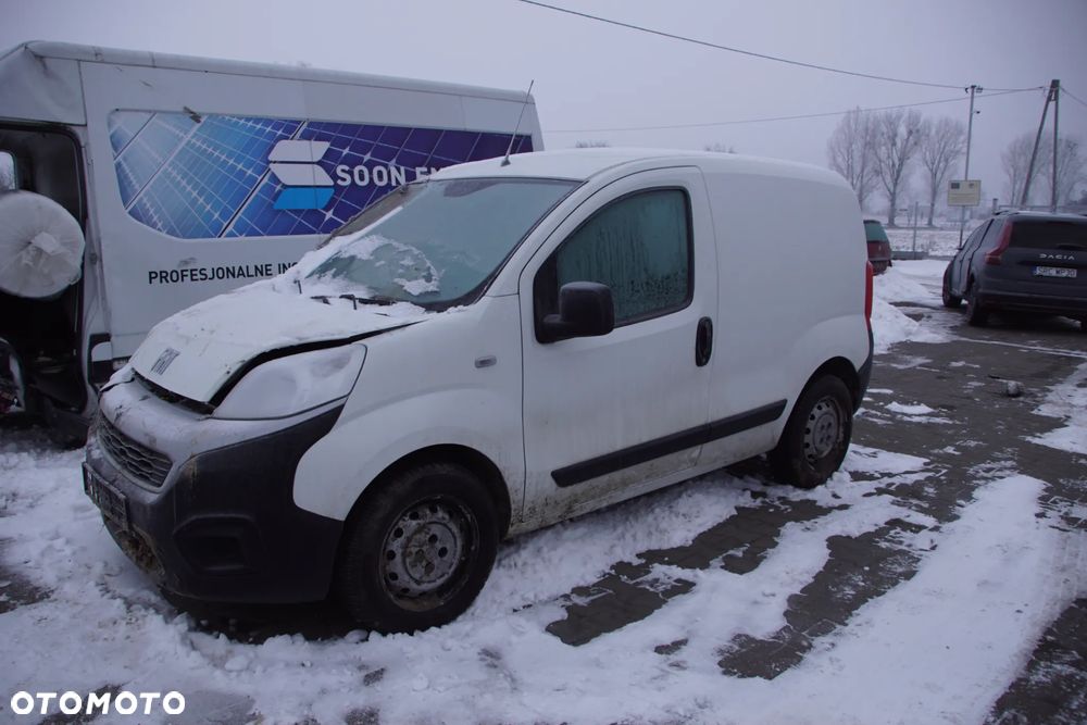 Auto na części - Fiat Fiorino III Lift 1.3 Multijet 73504436 46342387 249 2022R Silnik Skrzynia Drzwi Maska Błotnik Zderzak Szyba Lampa Klamka Deska Kokpit Sterownik Moduł Czujnik Licznik Wyświetlacz Panel Kierownica - 9