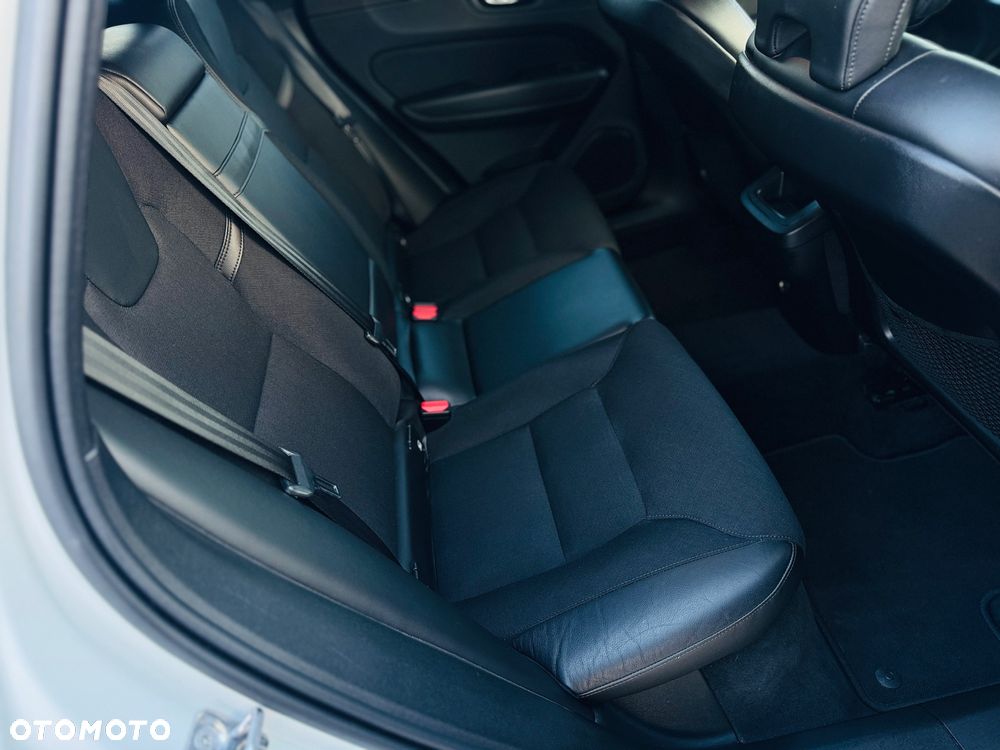 Volvo XC 60 B4 D AWD Geartronic Momentum Pro - 10