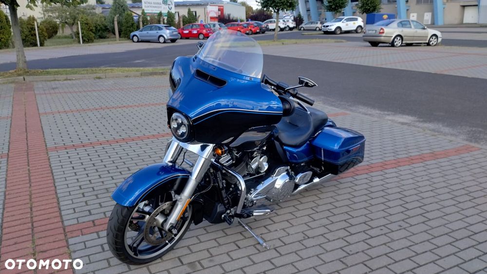 Harley-Davidson CVO Street Glide - 12