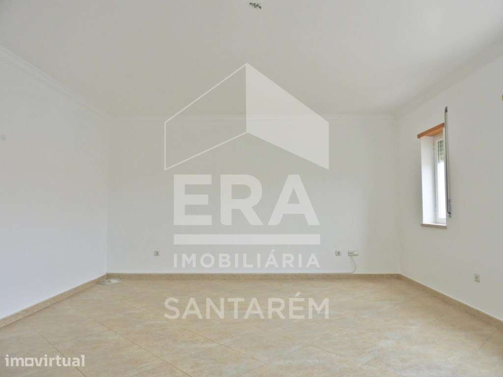 Apartamento T2 com garagem para 2 carros - Grande imagem: 2/13