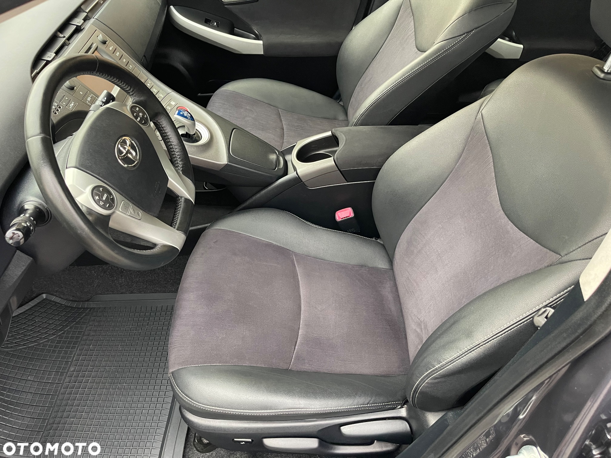 Toyota Prius 1.8 HSD Premium - 13