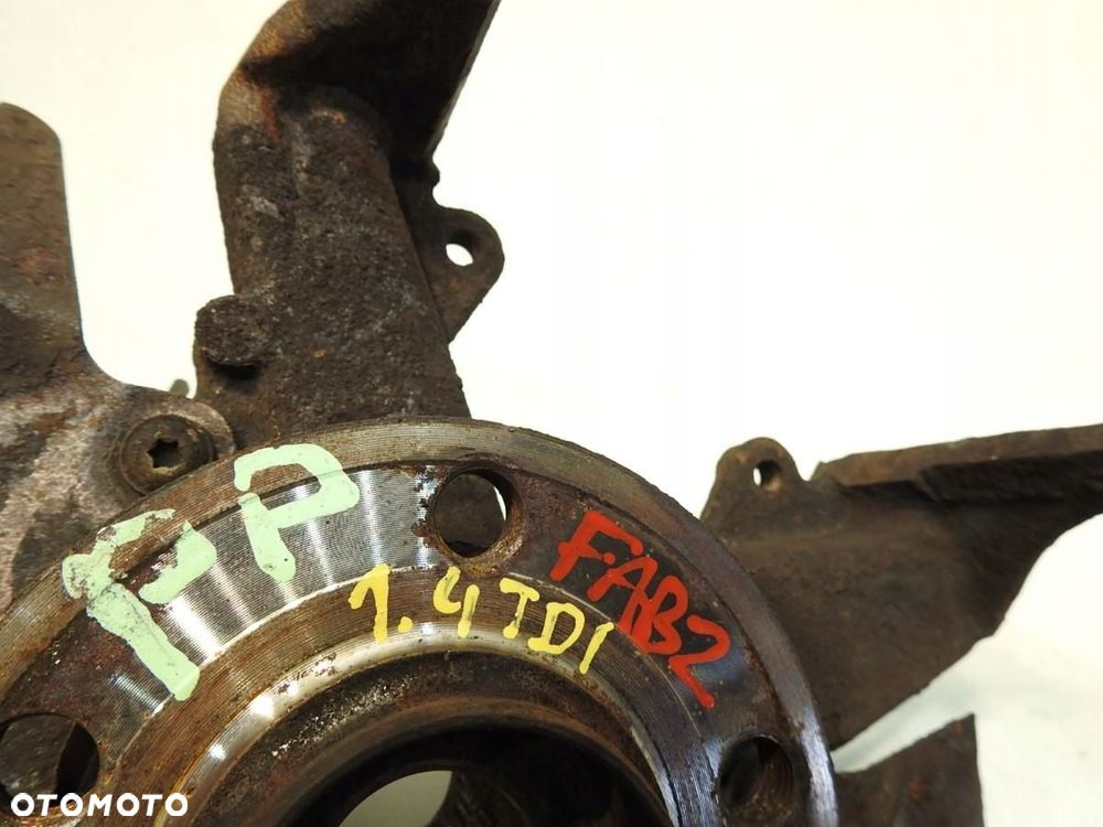 PIASTA ZWROTNICA PRAWY PRZÓD SKODA FABIA II 1.4 TDI - 2