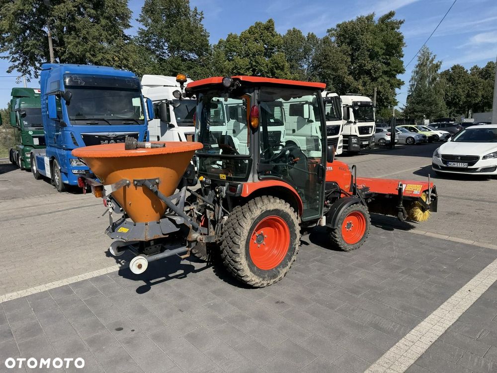 Kubota B2231HC - 10