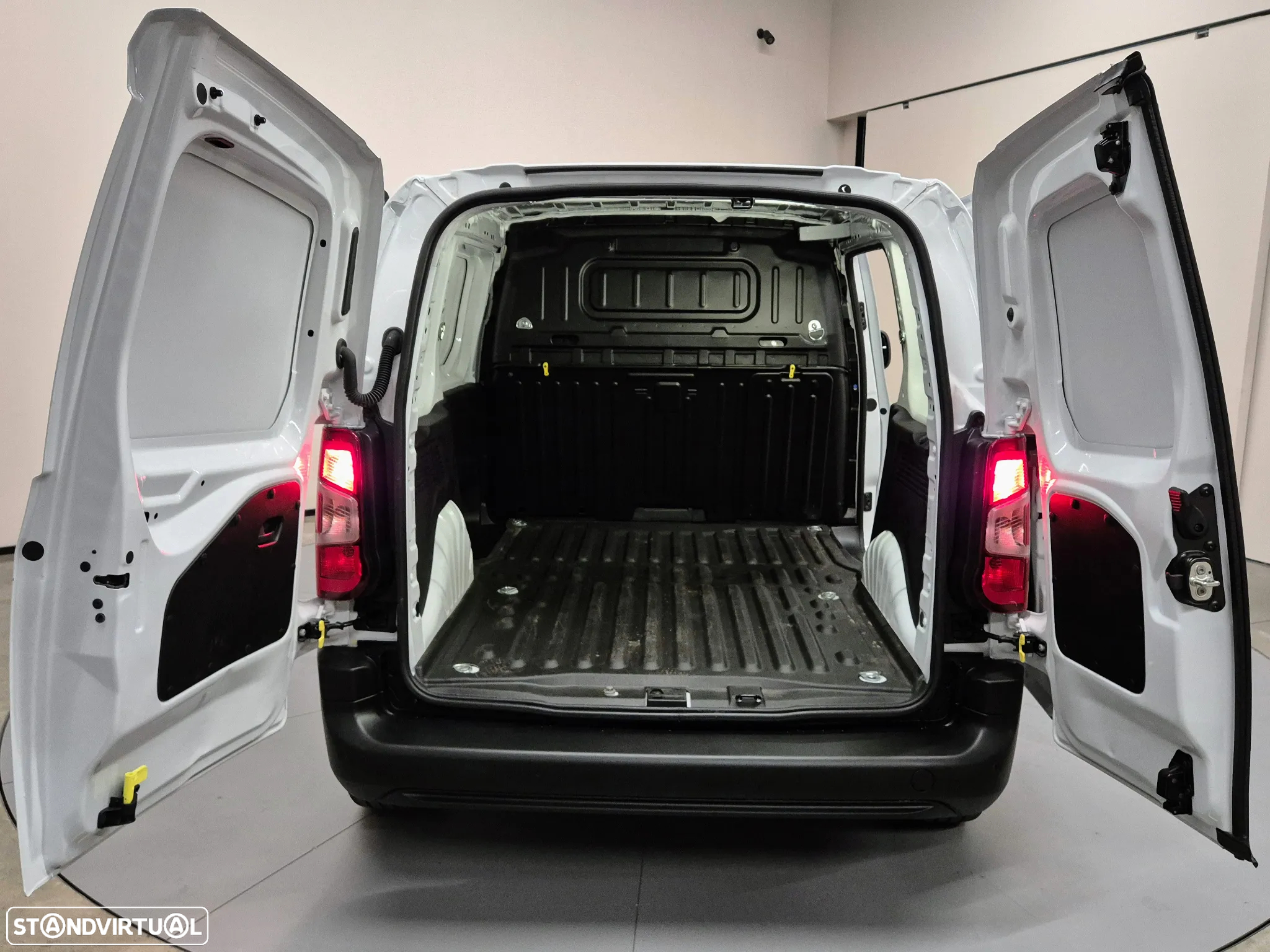 Citroën Berlingo 1.5 BlueHDI  (3 LUG) Caixa de 6 Vel. - 13