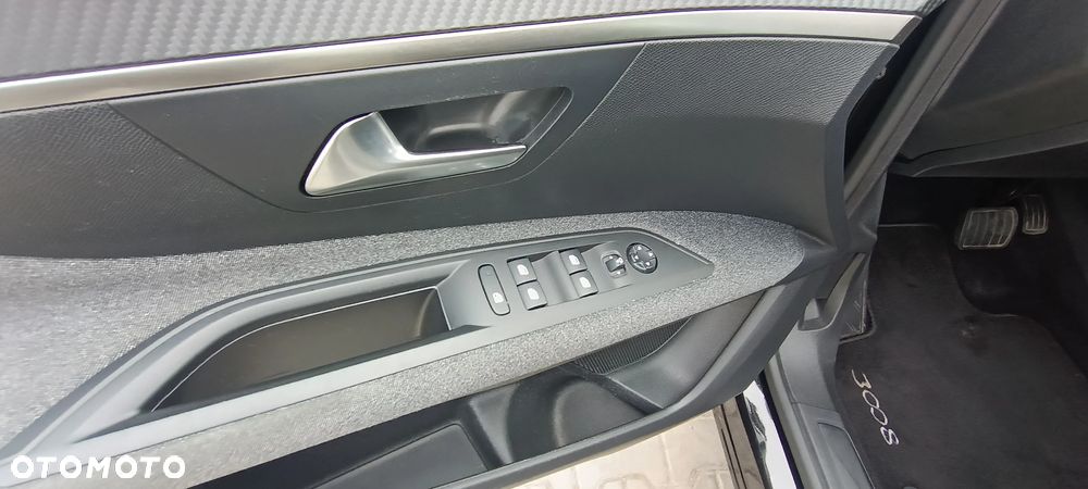 Peugeot 3008 BlueHDi 130 Stop & Start EAT8 Allure - 28