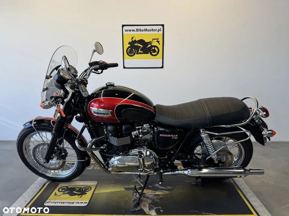 Triumph Bonneville - 2