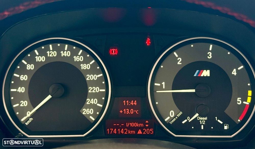 BMW 118 d Coupe Limited Edition Lifestyle c/ M Sport Pack - 30