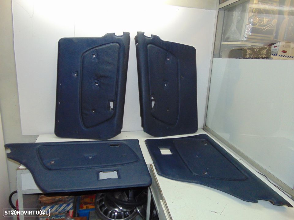 mercedes w 123 quartelas das portas azuis - 1