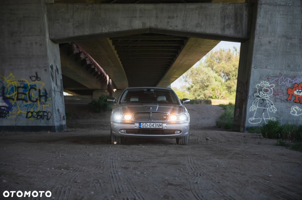 Jaguar XJR 4.2 - 8