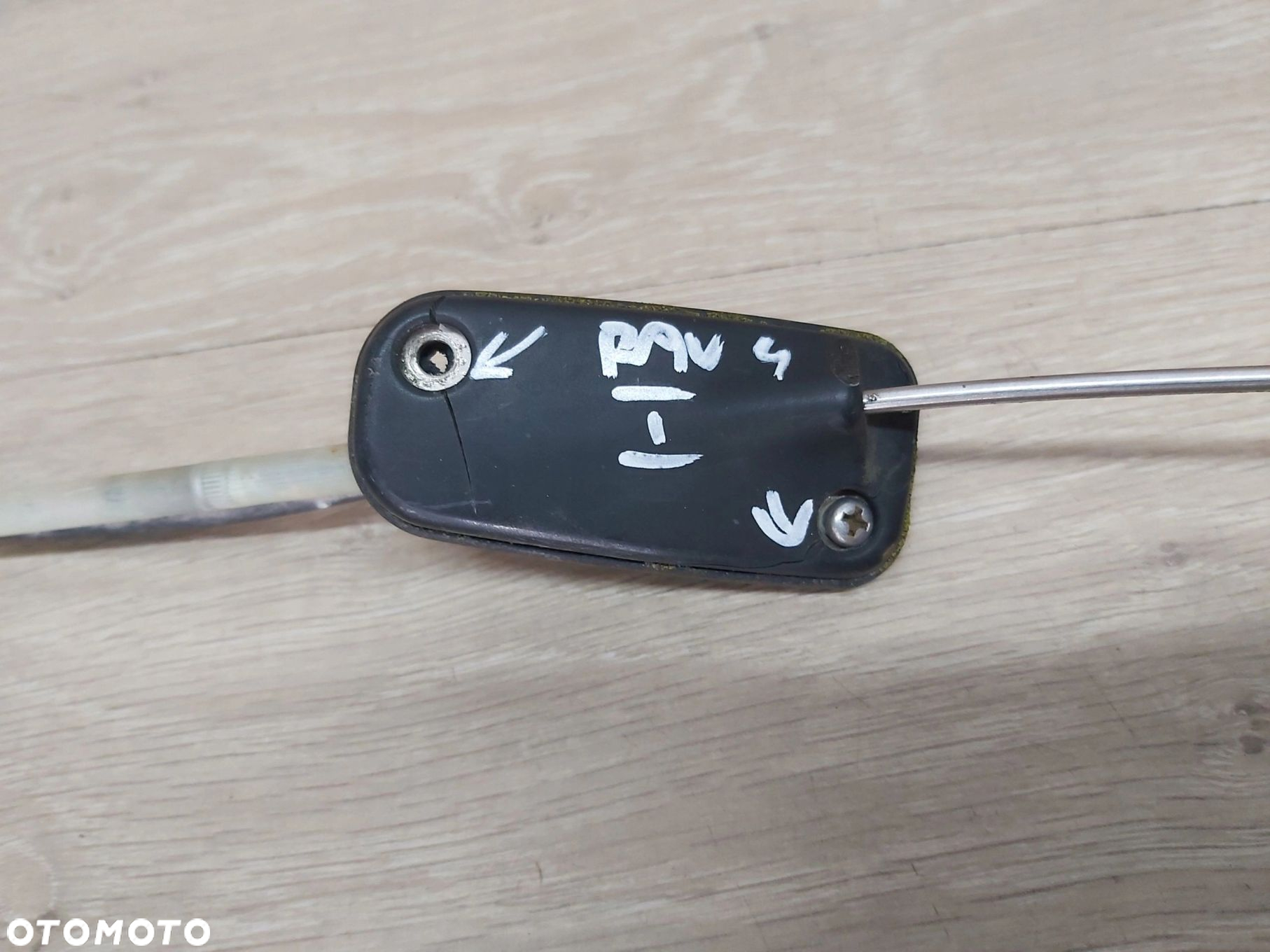 Toyota RAV4 I 2,0 antena bat mocowanie - 3