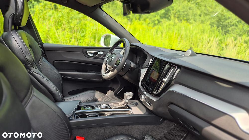 Volvo XC 60 T5 AWD R-Design - 14