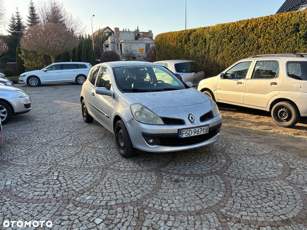 Renault Clio 1.2 16V Campus - 2