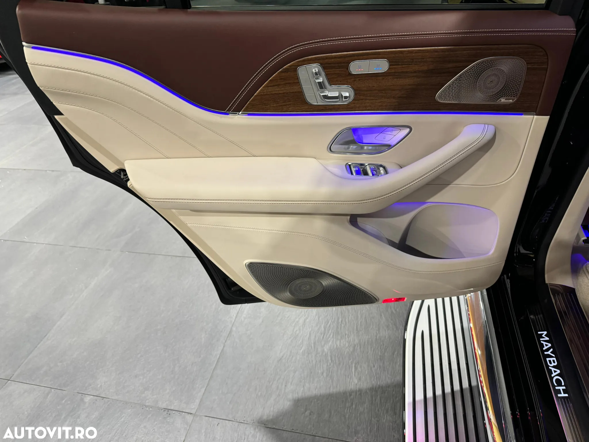 Mercedes-Benz GLS Maybach 600 4Matic 9G-TRONIC - 28